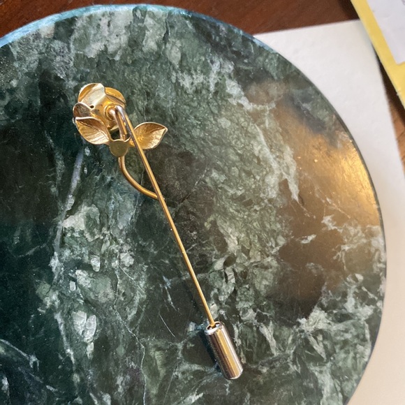 Beautiful vintage rose hat pin stick pin - Picture 5 of 5